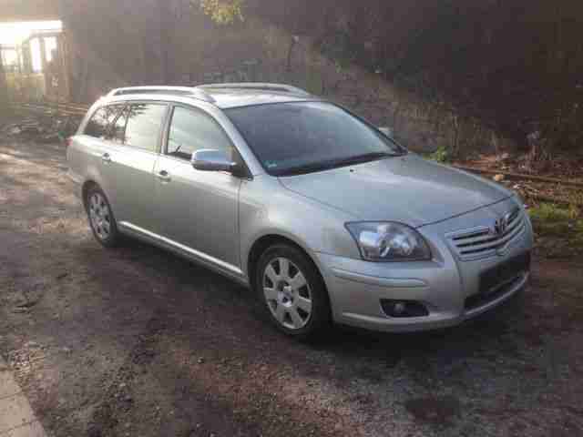 Toyota Avensis 2.0 D-4D Combi Sol NAVI
