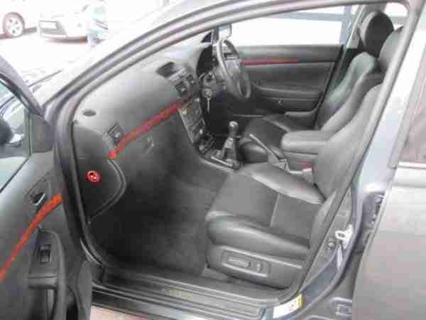 Toyota Avensis 2.0 VVT-i Combi Executive