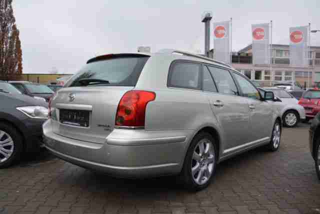 Toyota Avensis 2.0 VVT-i Combi Executive