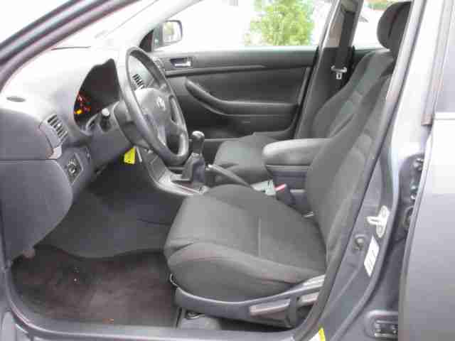 Toyota Avensis 2.0 VVT-i Combi Sol