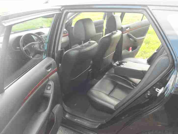Toyota Avensis 2.0 mit Anhängerkupplung und Exclusiv Vollleder Austattung ! Top!