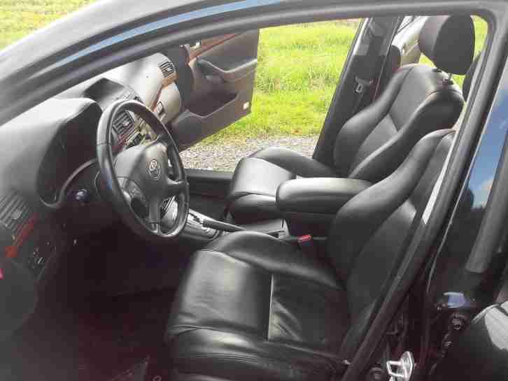 Toyota Avensis 2.0 mit Anhängerkupplung und Exclusiv Vollleder Austattung ! Top!