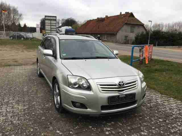 Avensis 2.2 D 4D Combi Sol