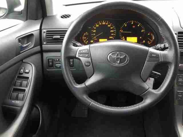 Toyota Avensis 2.2 D-CAT Combi EXECUTIVE Sitzheizung, X