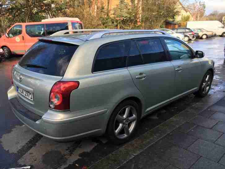 Toyota Avensis 2.2 D- CAT Combi Executive