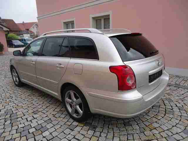 Toyota Avensis 2.2 D-CAT Combi Executive