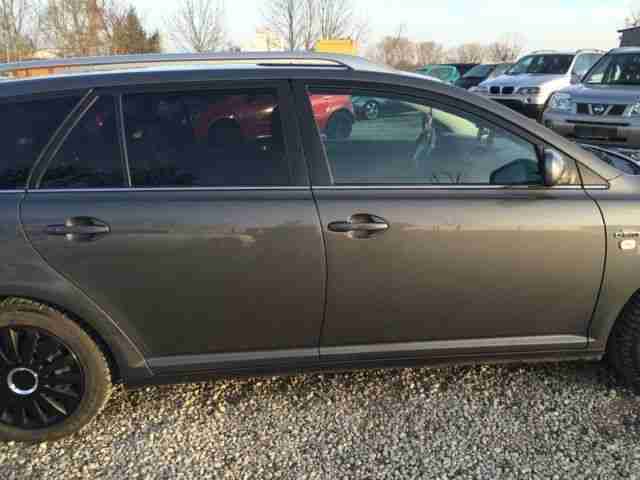 Toyota Avensis 2.2 D-CAT Combi Executive