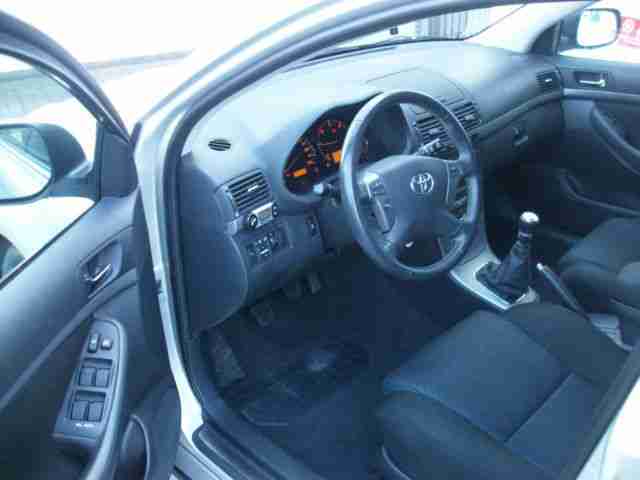 Toyota Avensis 2.2 D-CAT Combi Travel+Navi Groß+AHK+PDC