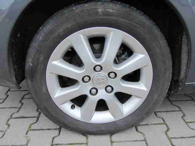 Toyota Avensis 2.2 D-CAT Combi // XENON //