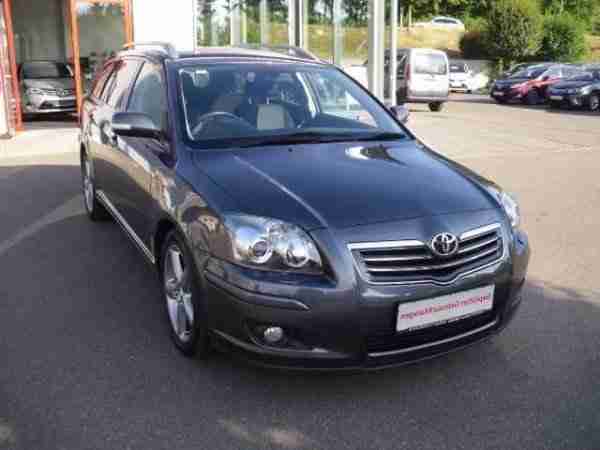 Toyota Avensis 2.2 D-CAT Kombi Executive/ Navi/ AHK/ Xe