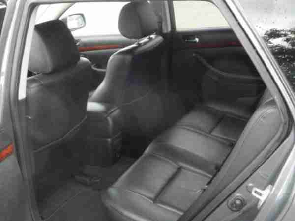 Toyota Avensis 2.2 D-CAT-Navi Gross-Leder-Xenon-Euro4