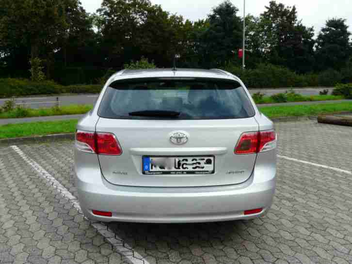 Toyota Avensis Combi 1.8 Sol, Einparkhilfe (Hinten), 8 mal Bereift, nur 34000 km