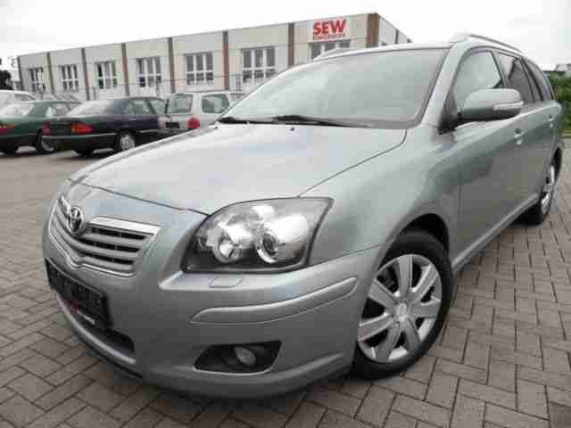 Toyota Avensis Combi 2.0 D-4D * 1.HAND * XENON * NAVI *