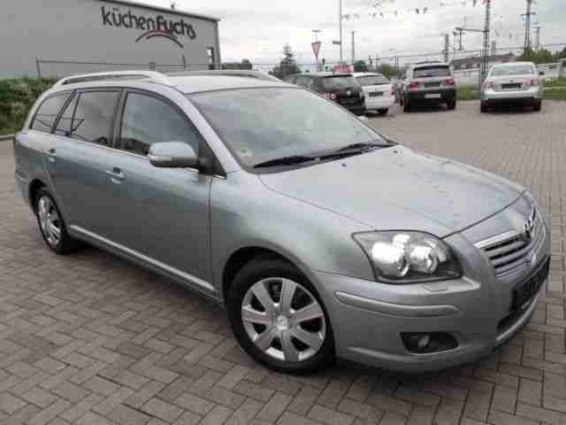 Toyota Avensis Combi 2.0 D-4D * 1.HAND * XENON * NAVI *