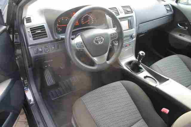 Toyota Avensis Combi 2.2 D-4D "Sol" Navi,PDC,Tempomat