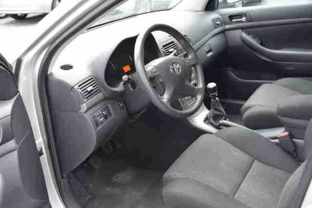 Toyota Avensis Kombi 2.0 D-4D Sol *NAVI*SITZHEIZUNG*