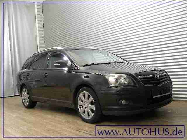 Toyota Avensis Kombi 2.0 D-4D TRAVEL NAVI SHZG PDC