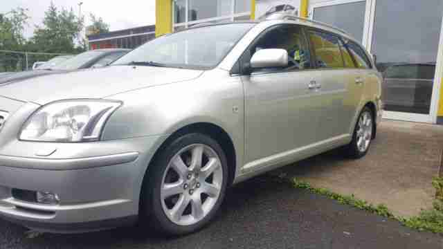 Toyota Avensis Kombi 2.0 Executive Navi Xenon