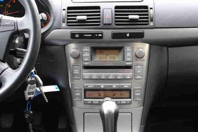 Toyota Avensis Kombi 2.0/VOLL SHEFT/NAVI/PDC/STAND HEIZ