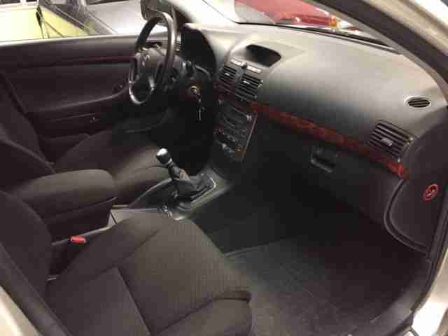 Toyota Avensis Kombi 2.2 D-CAT Executive TÜV+Inspektion