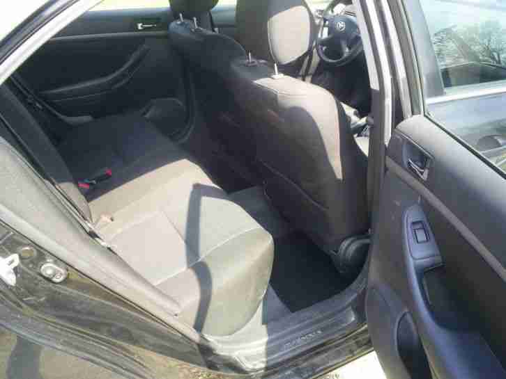 Toyota Avensis Sedan D-4d Sol Plus