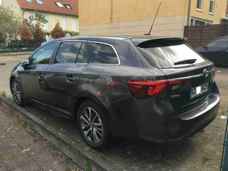 Toyota Avensis TouringSports 1.6D-4D BusinessEdition SafetySense Leder PanoramaD