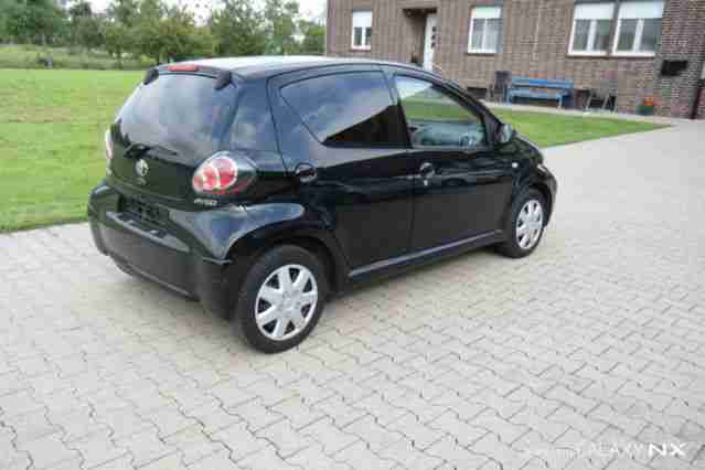Toyota Aygo 1,0 i Cool & Sound 5 türig schwarz met.