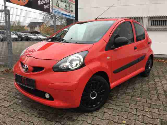 Toyota Aygo // 71000 KM // 8 Fach // Scheckheft