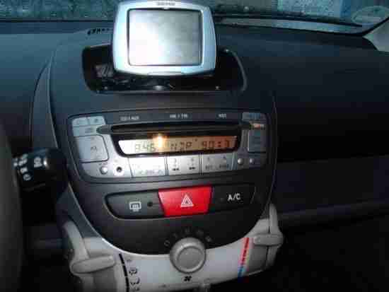 Toyota Aygo Black mit Navi und Alufelgen
