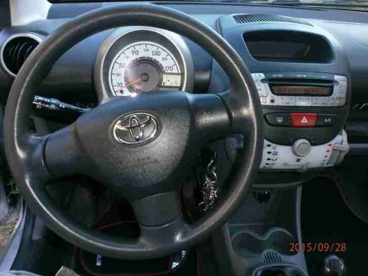 Toyota Aygo Cool 5-türig 2009 silber metallic TÜV 07/2017