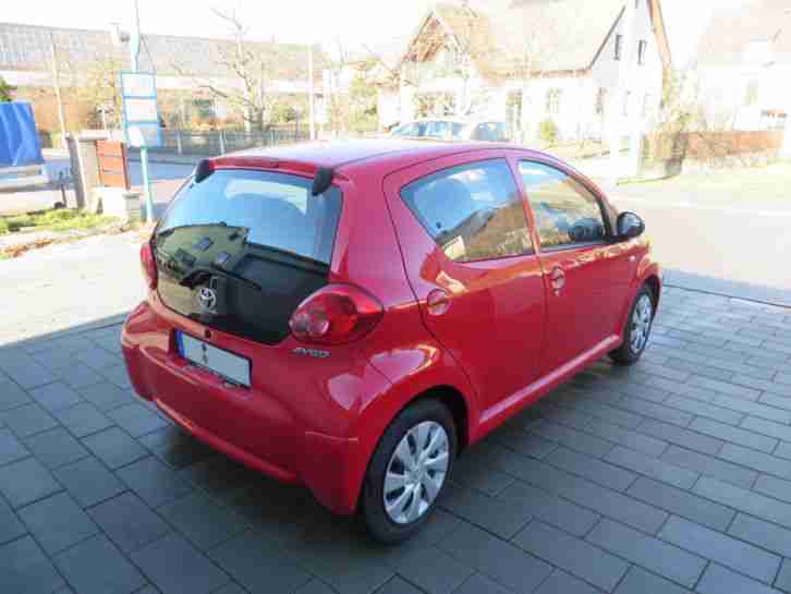 Toyota Aygo Cool 68 PS rot 5 türig Top Zustand CD, Navigation, Winterreifen