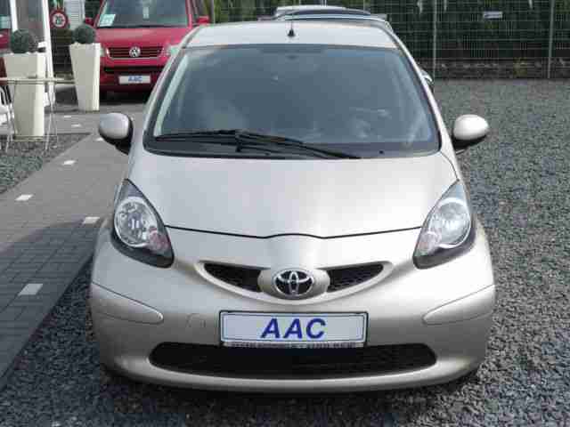 Toyota Aygo / Scheckheftgepflegt / Leder / 1. Hand