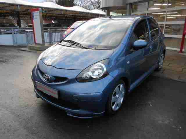 Toyota Aygo Team Sportumbau: Fahrwerksatz, LM-Räder, Da