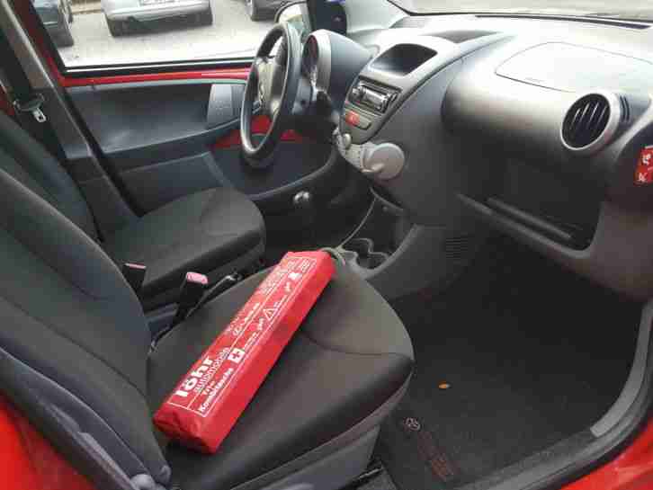 Toyota Aygo, Vulcanorot, Sommer- und Winterreifen & Radio/CD Player