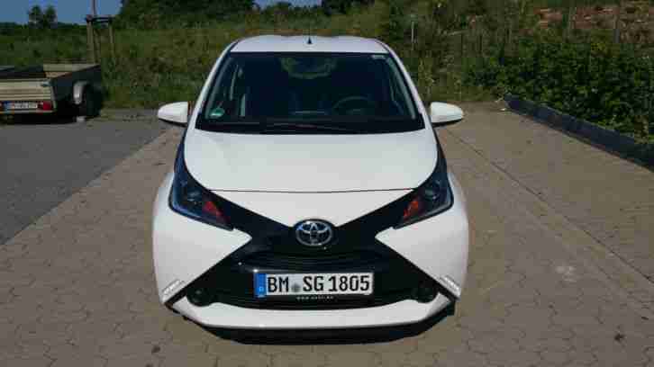 Toyota Aygo X-Play Model 2015 3 TAGE ANGEBOT - 1. Hand 8000 Euro + Winterreifen