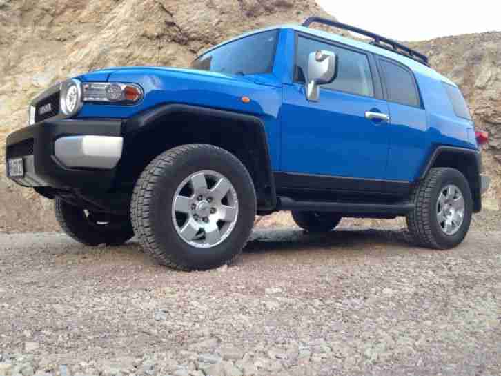 Fj Cruiser In Voodoo Blue mit Silberdach FULL