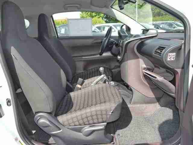 Toyota IQ 1.3 Dual-VVT-i SERVO+KLIMAAUTOMATIK+LMF+NSW