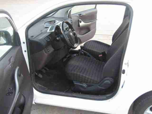 Toyota IQ 1.4 D-4D -- Klima -- Euro 4 -- 1. Hand --