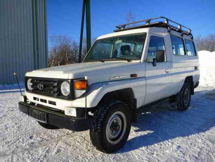 Toyota Land Cruiser HZJ78 „Busch-Taxi“ - Bergwacht Bayern