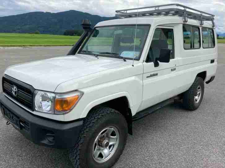 Toyota Land Cruiser HZJ78 „Busch-Taxi“ Bergwacht Bayern