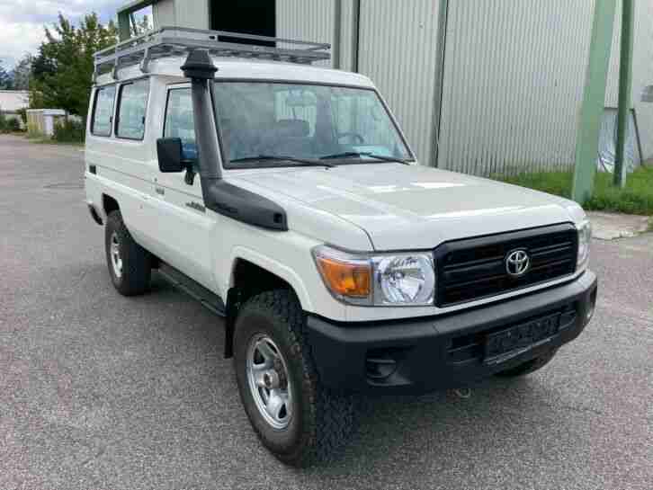 Toyota Land Cruiser HZJ78 „Busch-Taxi“ Bergwacht Bayern