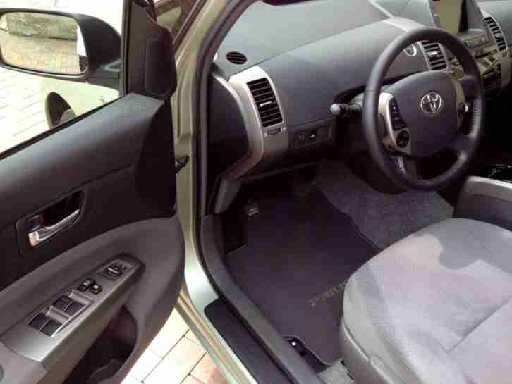 Toyota Prius 1.5 Hybrid Sol Automatik Tempomat Alu. Sitzheizung SmartKey BT PDC