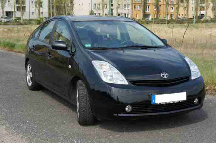 Toyota Prius (Hybrid) Executive mit Navi 4 Winterkompletträder
