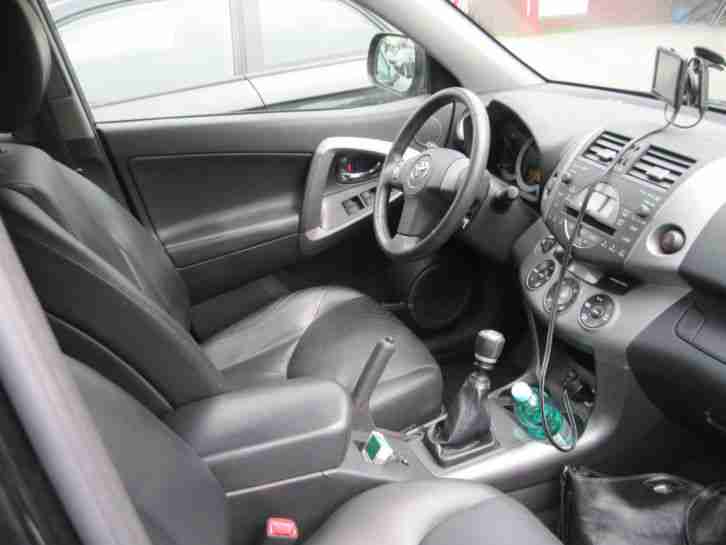 Toyota RAV 4 2.2 D-CAT 4x4 Executive - Leder schwarz - Ganzjahresreifen