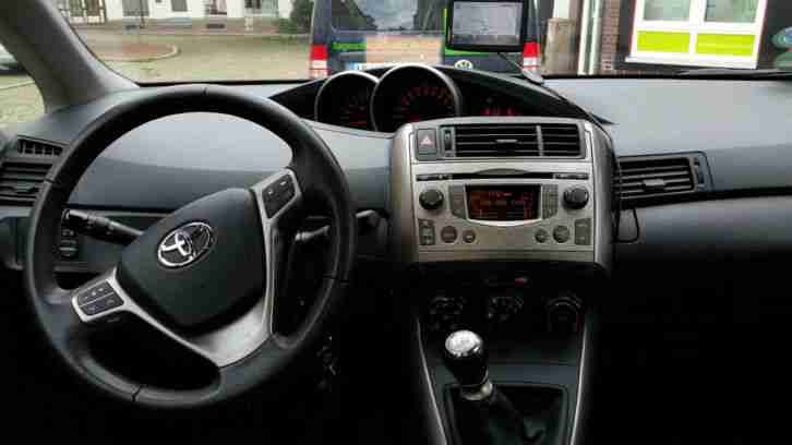 Toyota Verso 1.6, 132 PS, 7- Sitzer, 8x bereift + Dachreling