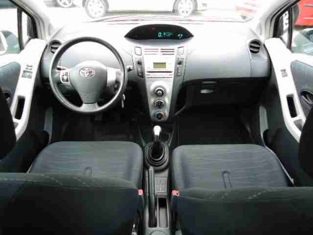 Toyota YARIS 1.3 VVT-i KLIMA ALU 1. HAND SERVICE NEU