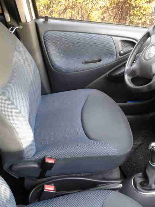 Toyota Yaris 1.0, 5trg. Klima, 58" km, TÜV 09/16 Bj. 05 Einparkhilfe, Bluetooth
