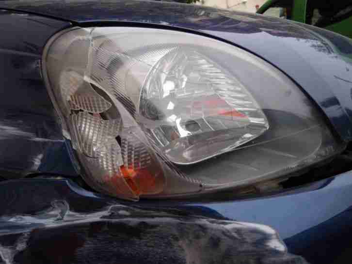 Toyota Yaris 1.0, EZ 10.2000, 217.072km, Unfallwagen