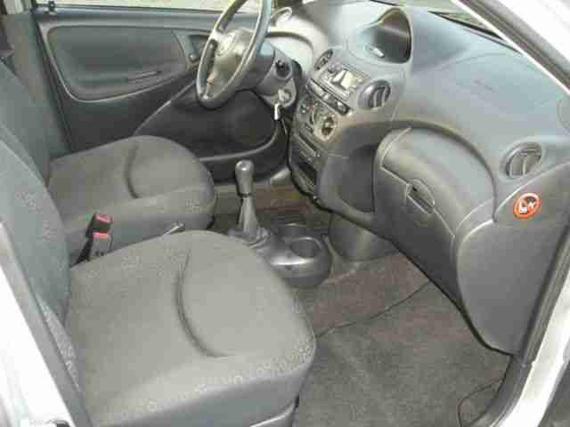 Toyota Yaris 1.0 Sol KLIMA SERVO ABS 1.Hand 5-türig