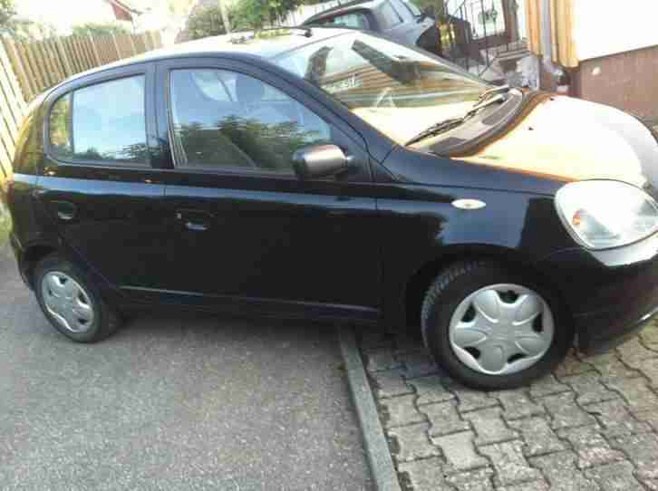 Toyota Yaris 1,0 VVT-i, 65 PS, EZ 11/03, HU 05/17, Sommer- und Winterreifen